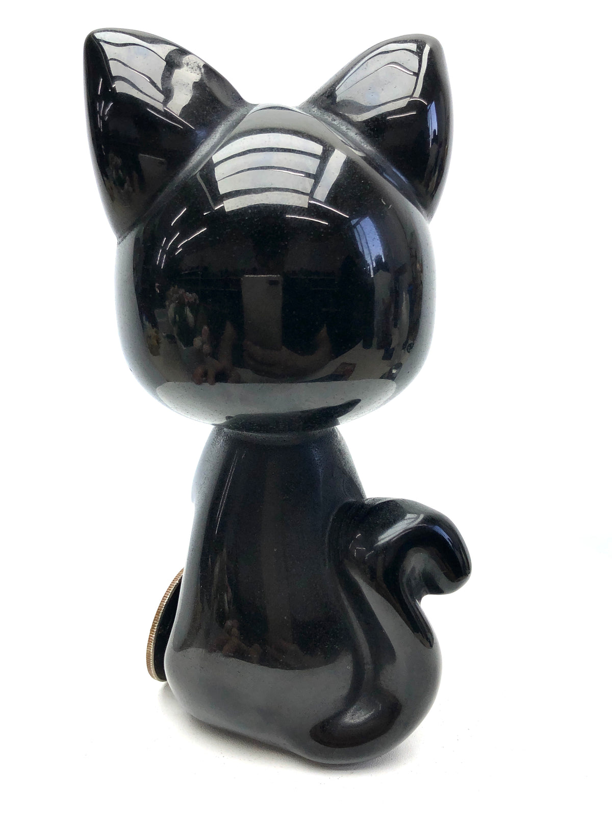 Obsidian/white jade Runa carving