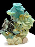 Caribbean calcite bird with flower