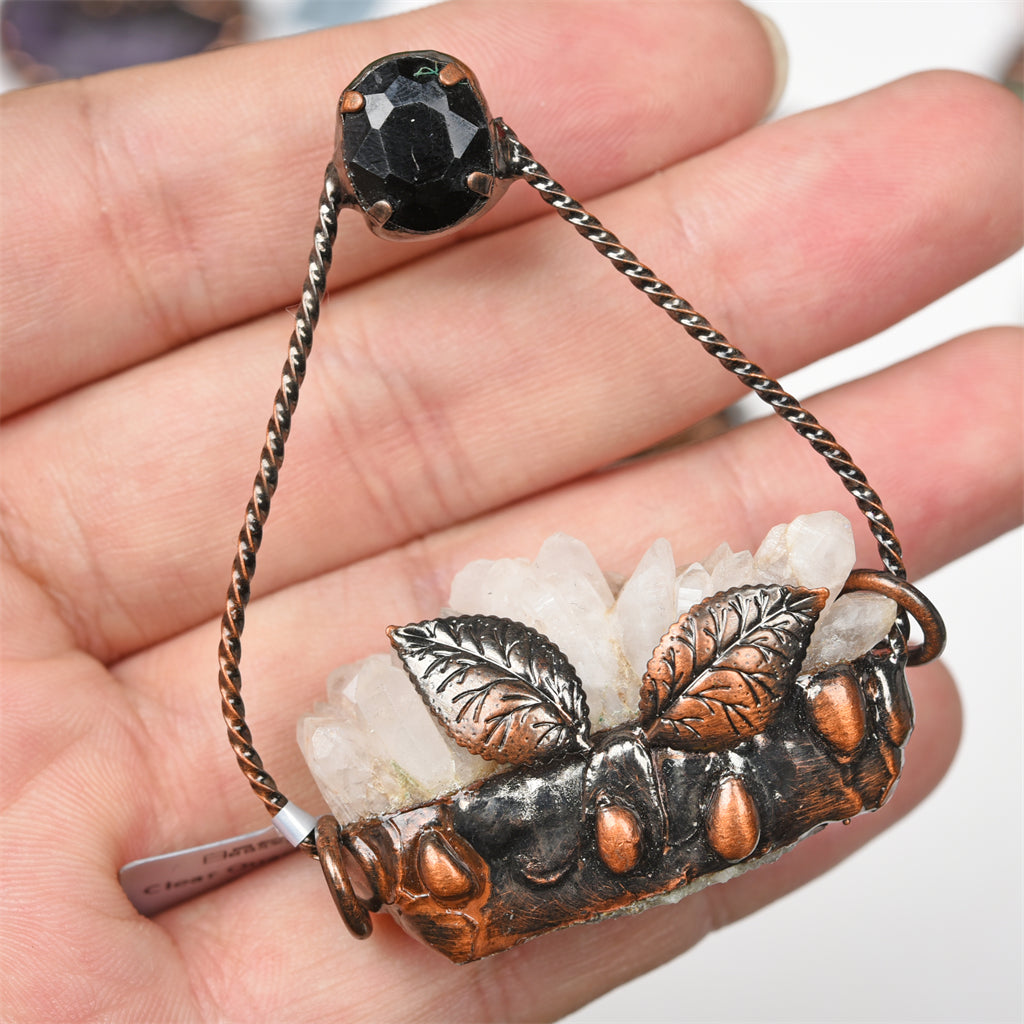 【Varma Vendo】 Kruda Kristala manfarita pendĉeno 