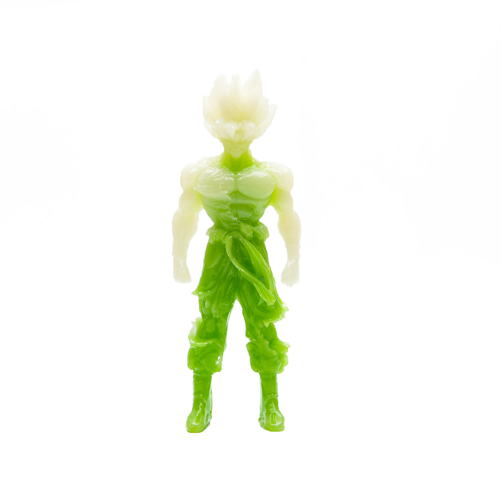 Lumaj ĉizaĵoj de Goku kaj Luffy 