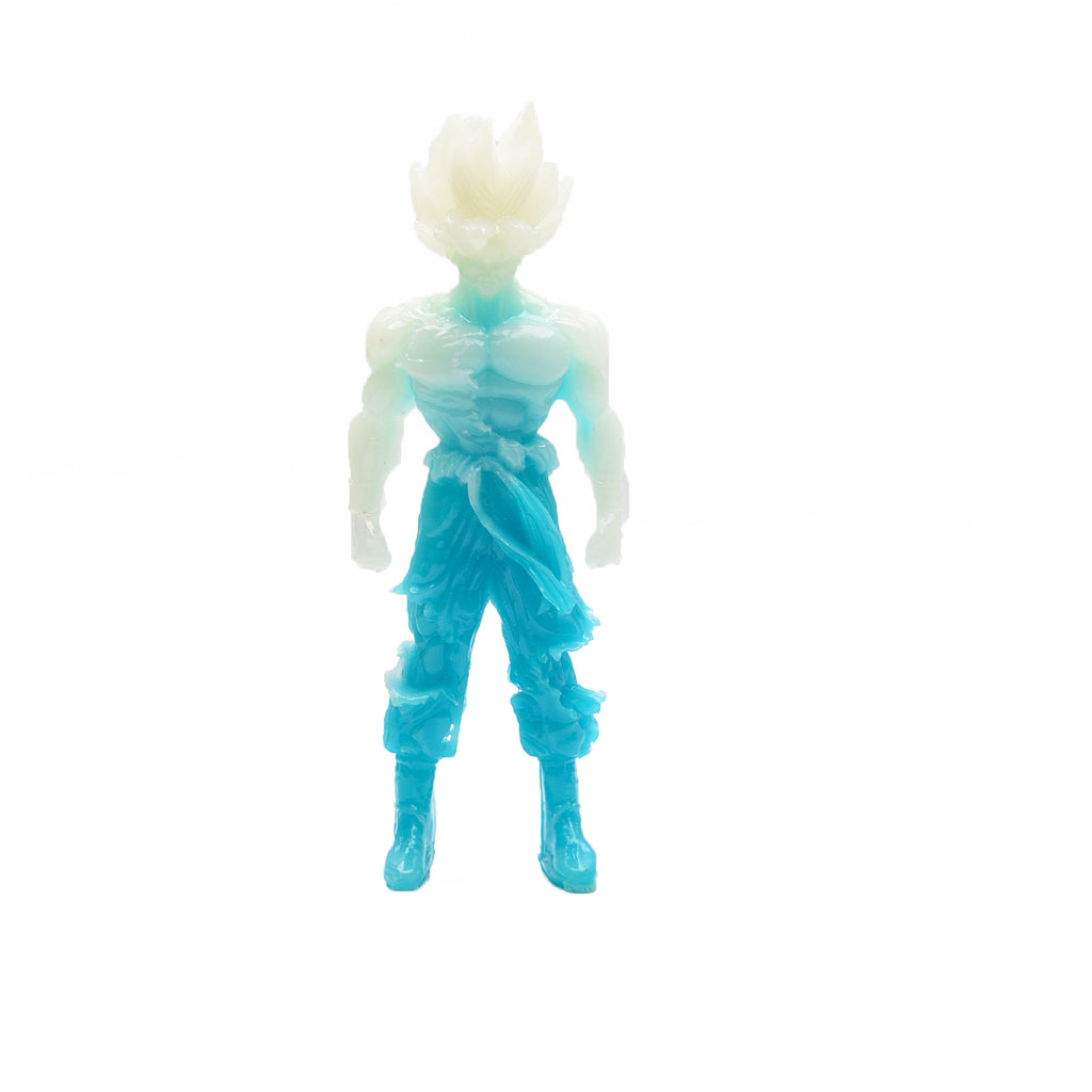 Lumaj ĉizaĵoj de Goku kaj Luffy 